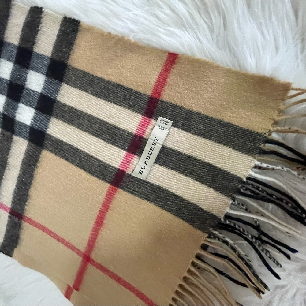 Burberry Cashmere Shawl/Muffler. - Picture 8 of 14